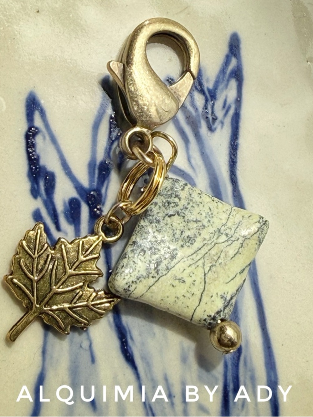 Alquimia Gold Leaf Charm Key & Card Holder with Cream Marbled Stone - Picture 2 of 3